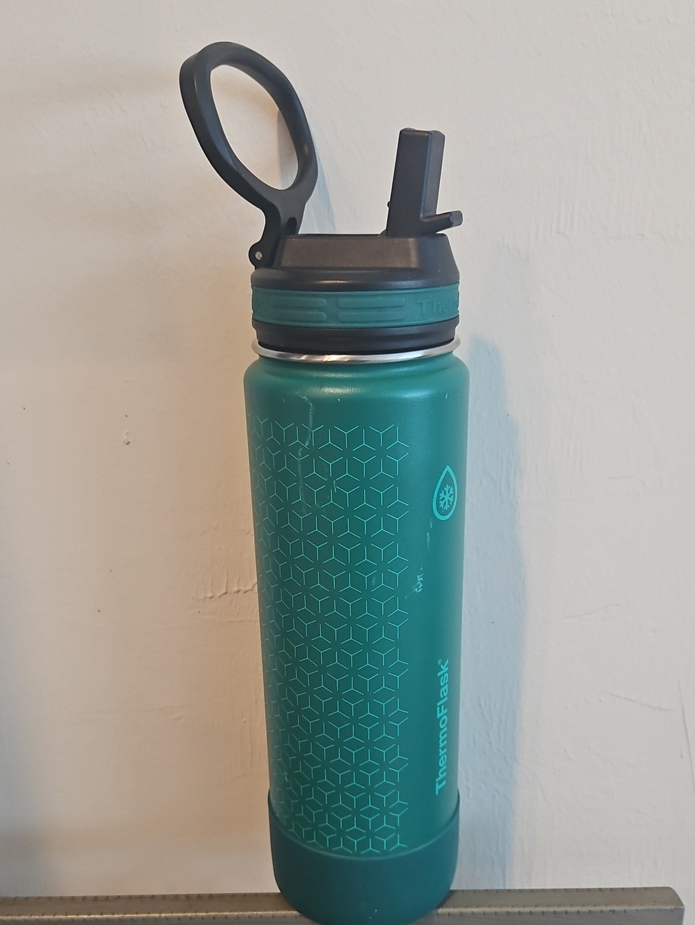 ThermoFlask 24oz Stainless Steel Insulated Water Bottle